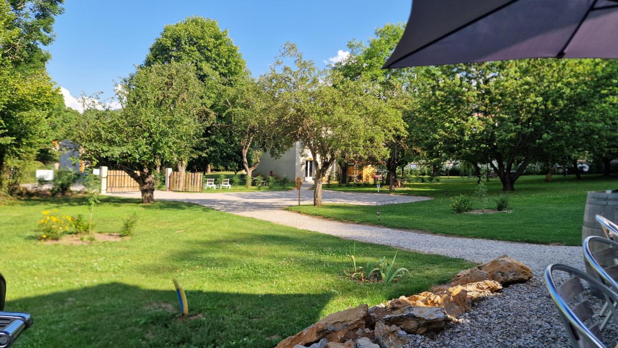 Gite L'Enclos O Rendez-Vous Roquefeuil-Pays De Sault- Avec Jardin Zewnętrze zdjęcie
