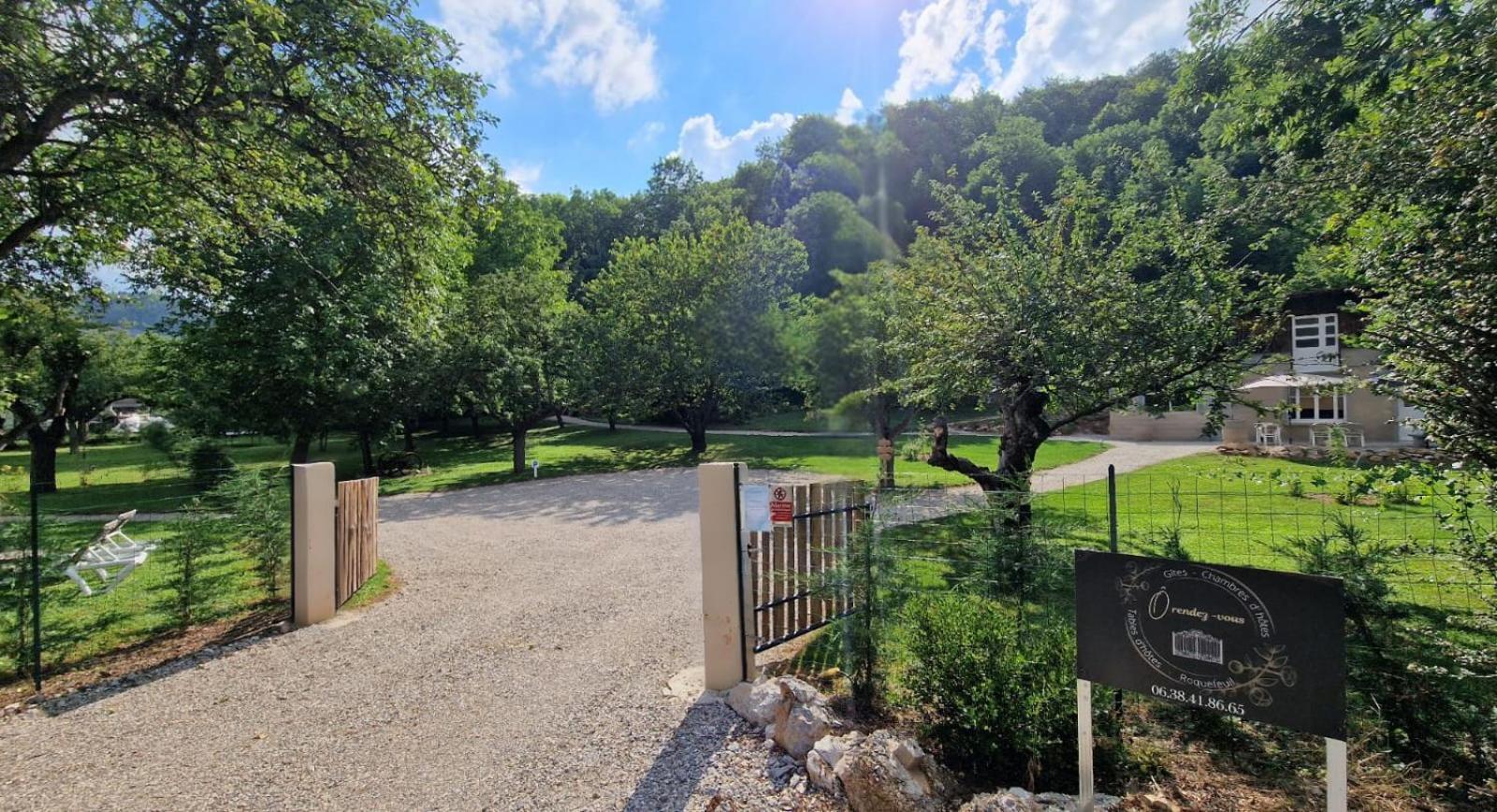Gite L'Enclos O Rendez-Vous Roquefeuil-Pays De Sault- Avec Jardin Zewnętrze zdjęcie